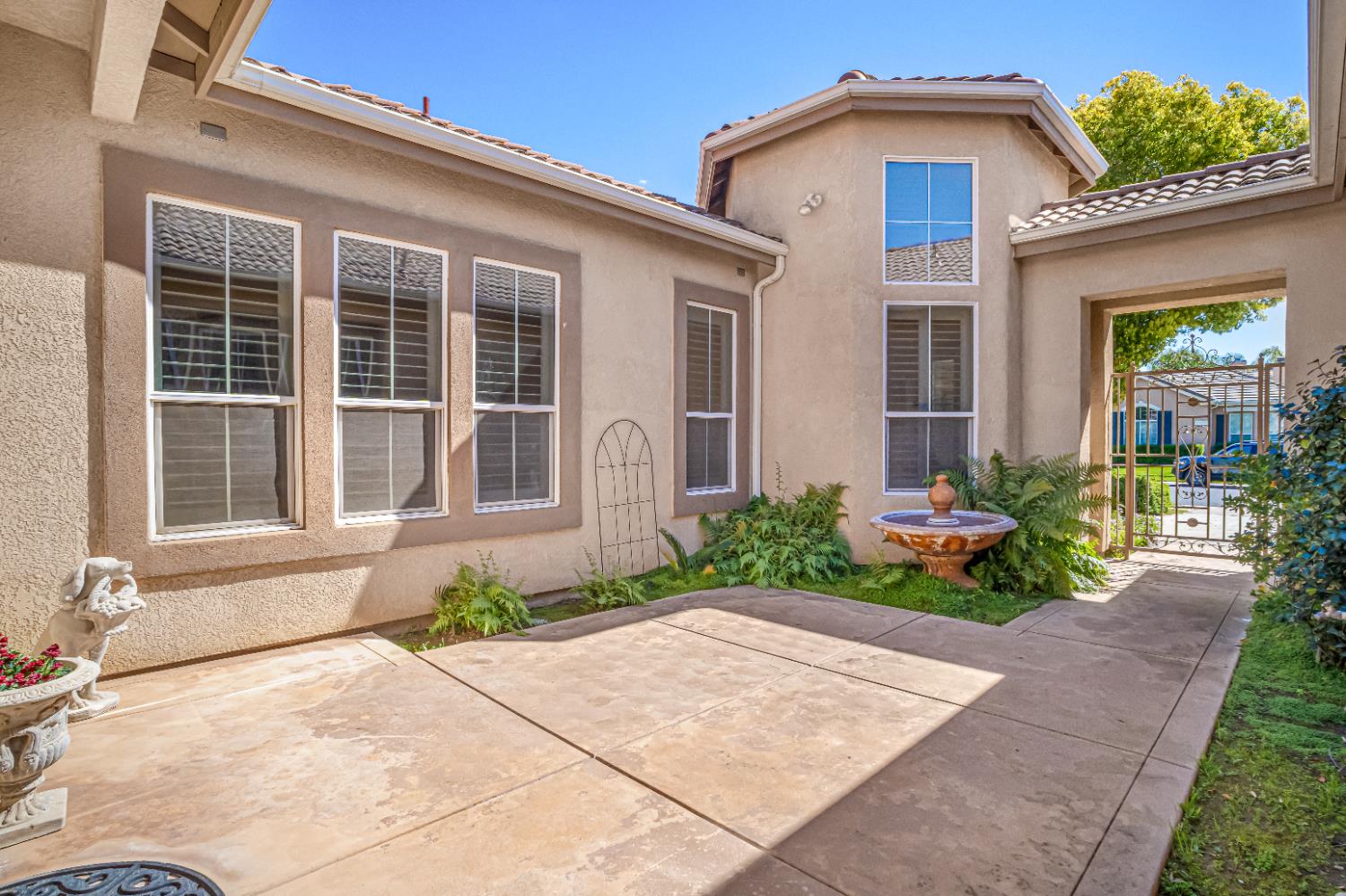 2643 Quincy Ave, Clovis, CA 93619