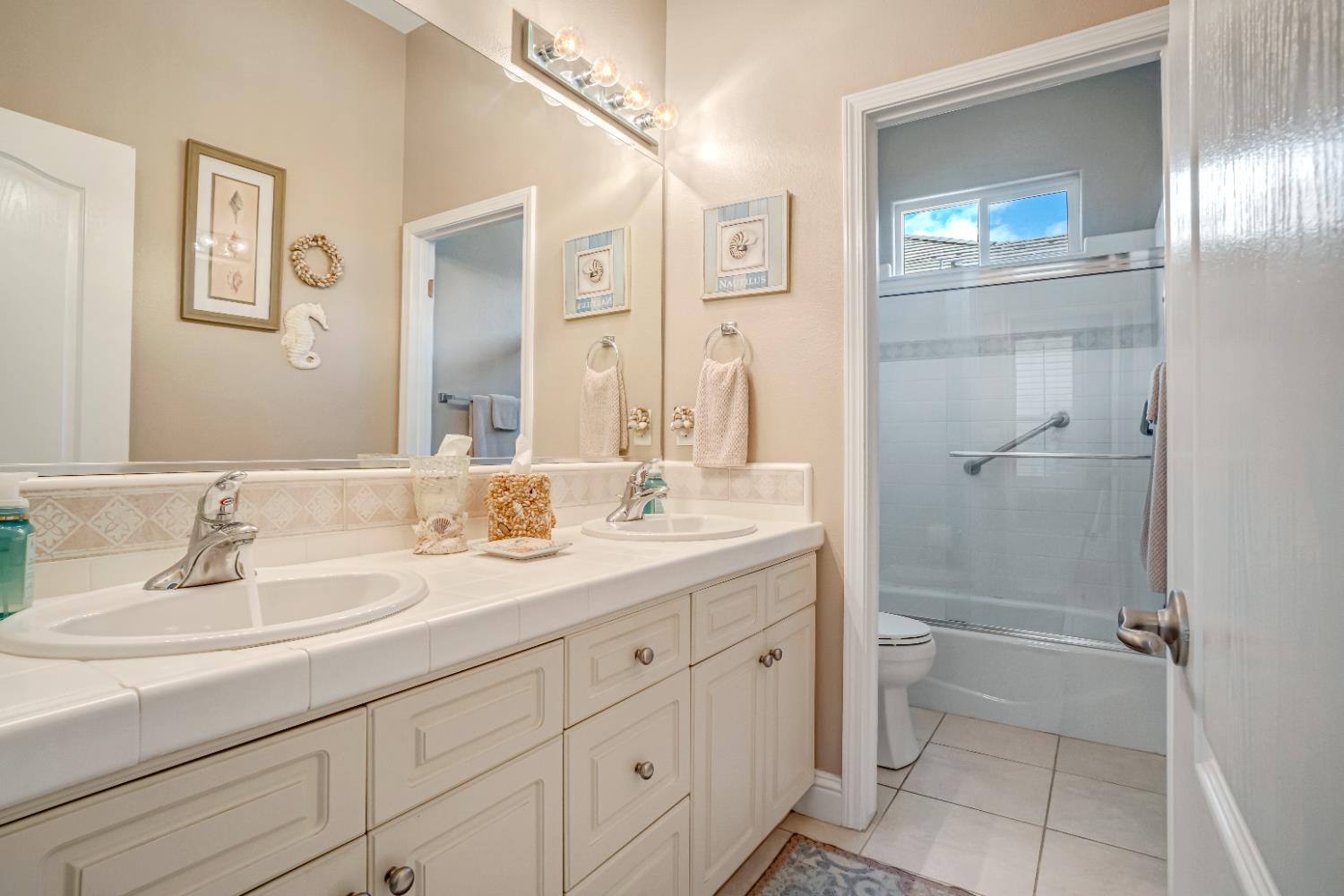 2643 Quincy Ave, Clovis, CA 93619