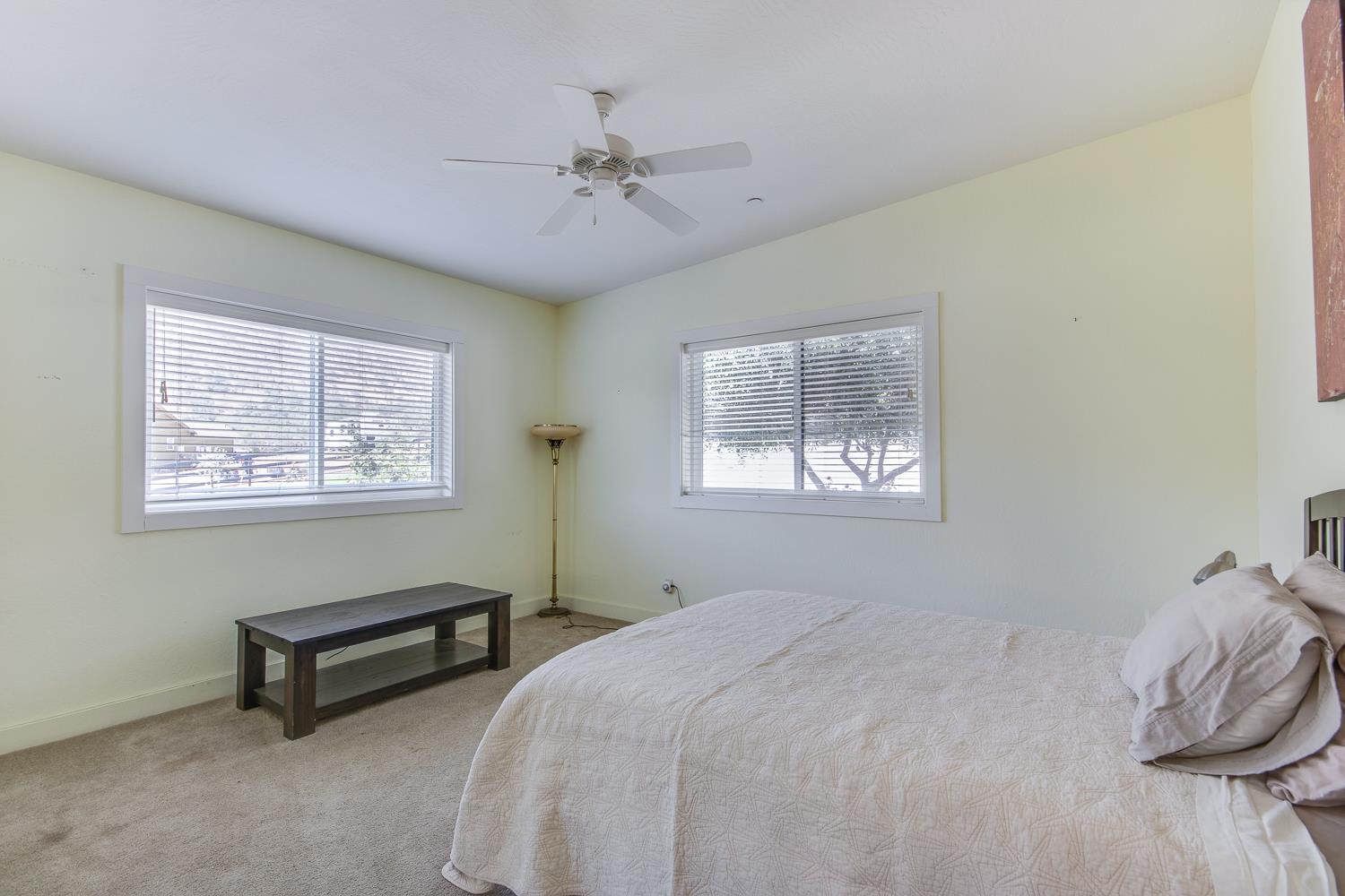 7042 Palomino Dr, Sanger, CA 93657