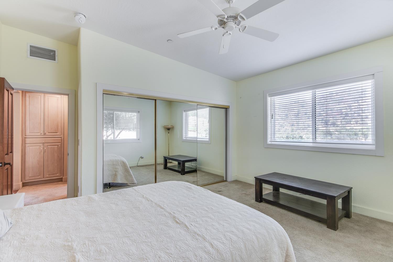 7042 Palomino Dr, Sanger, CA 93657