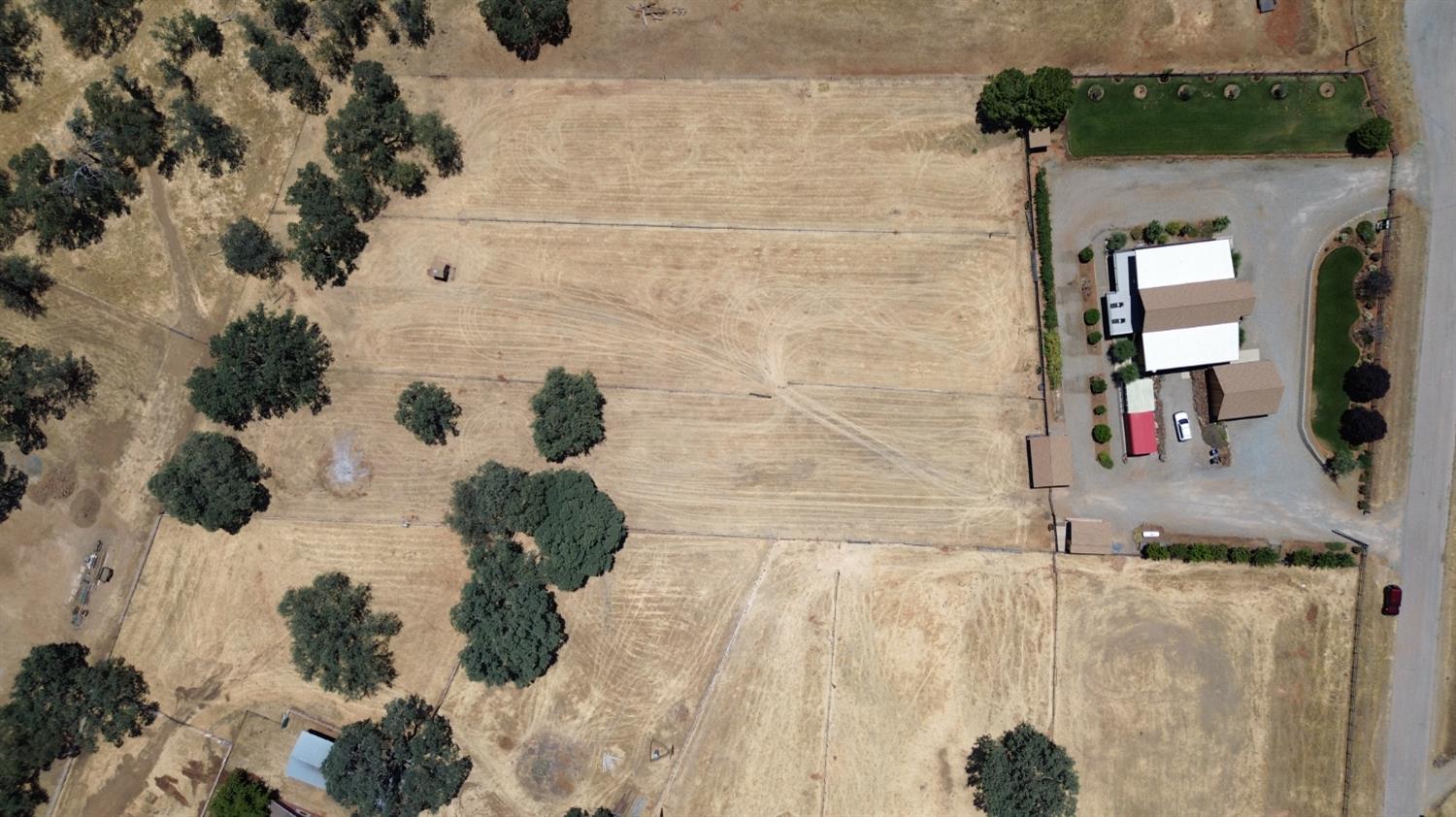 7042 Palomino Dr, Sanger, CA 93657