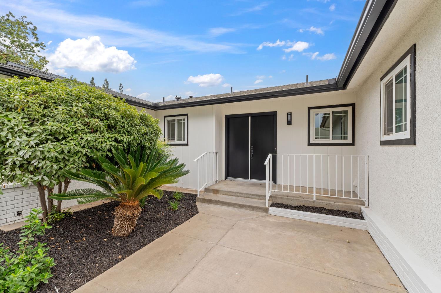 3045 W Celeste Ave, Fresno, CA 93711