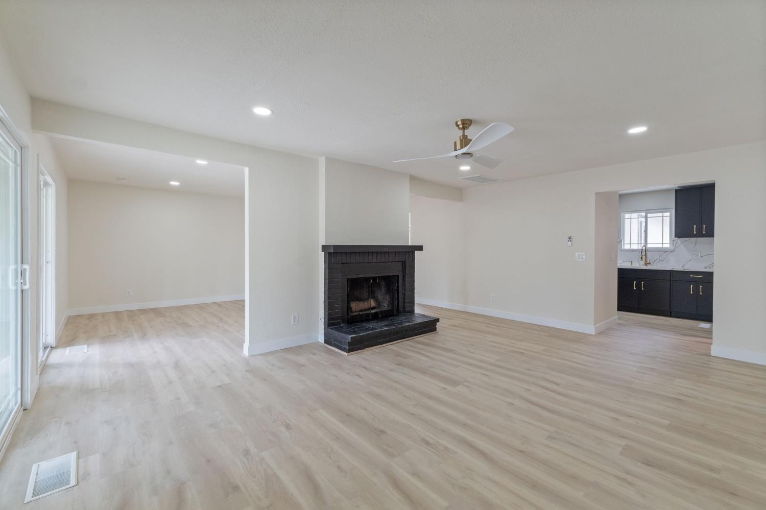 3045 W Celeste Ave, Fresno, CA 93711