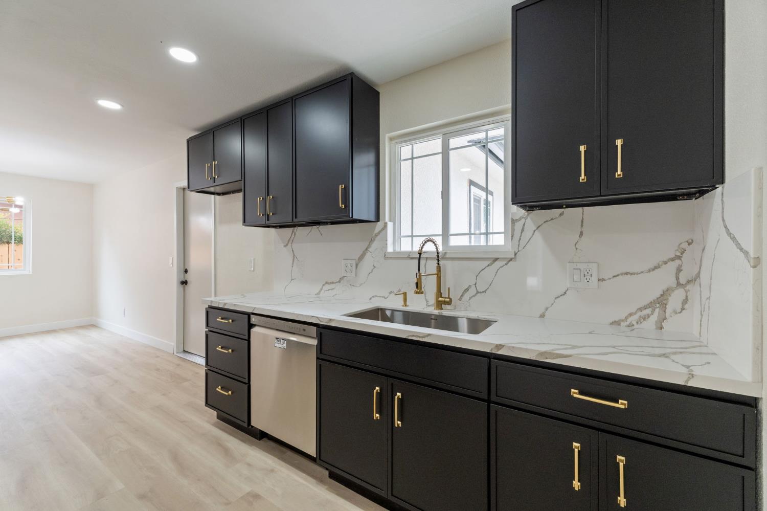 3045 W Celeste Ave, Fresno, CA 93711