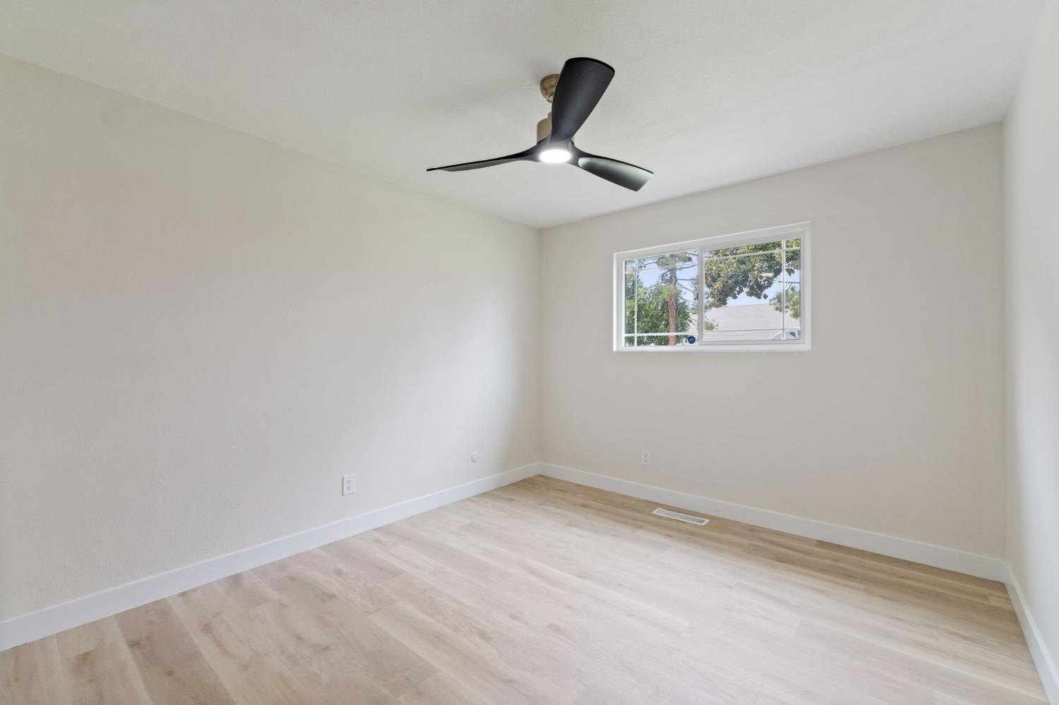 3045 W Celeste Ave, Fresno, CA 93711