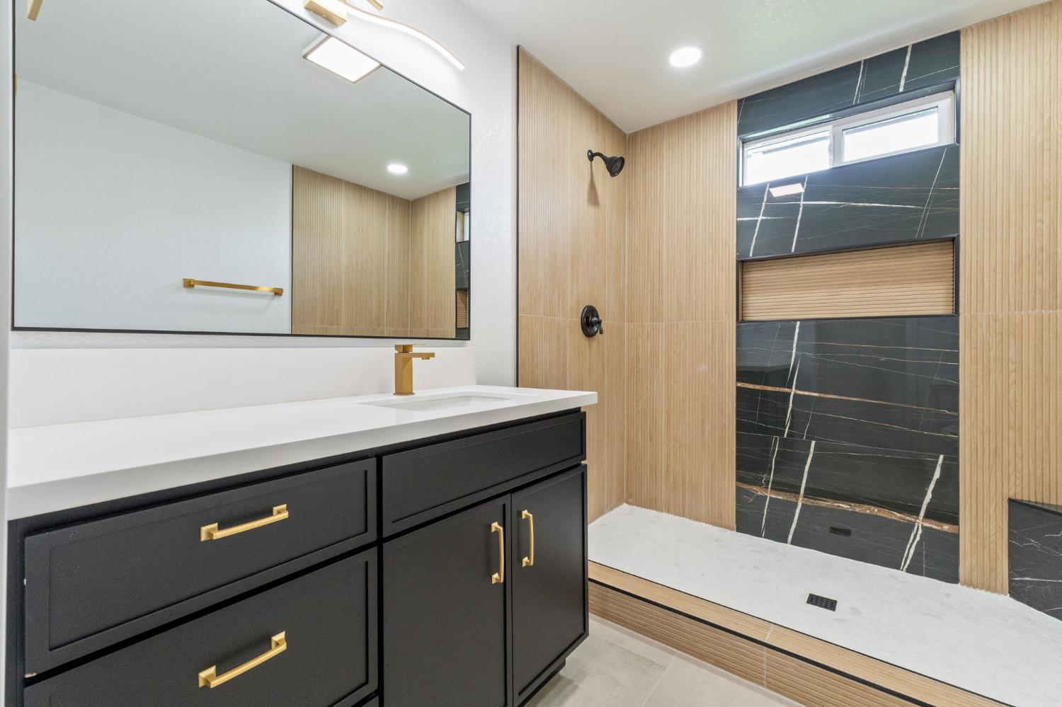 3045 W Celeste Ave, Fresno, CA 93711