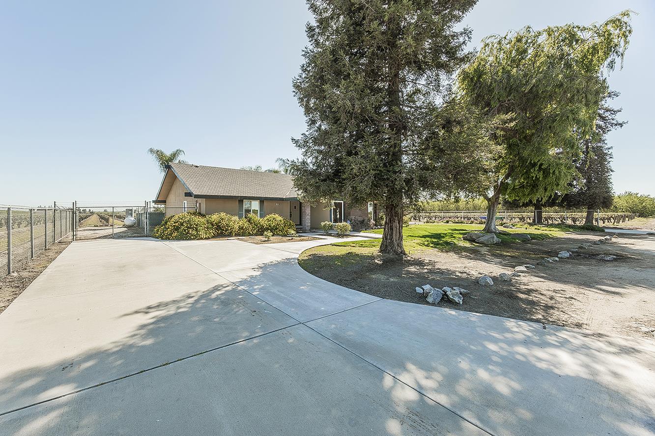 5290 N Bishop Ave, Fresno, CA 93723