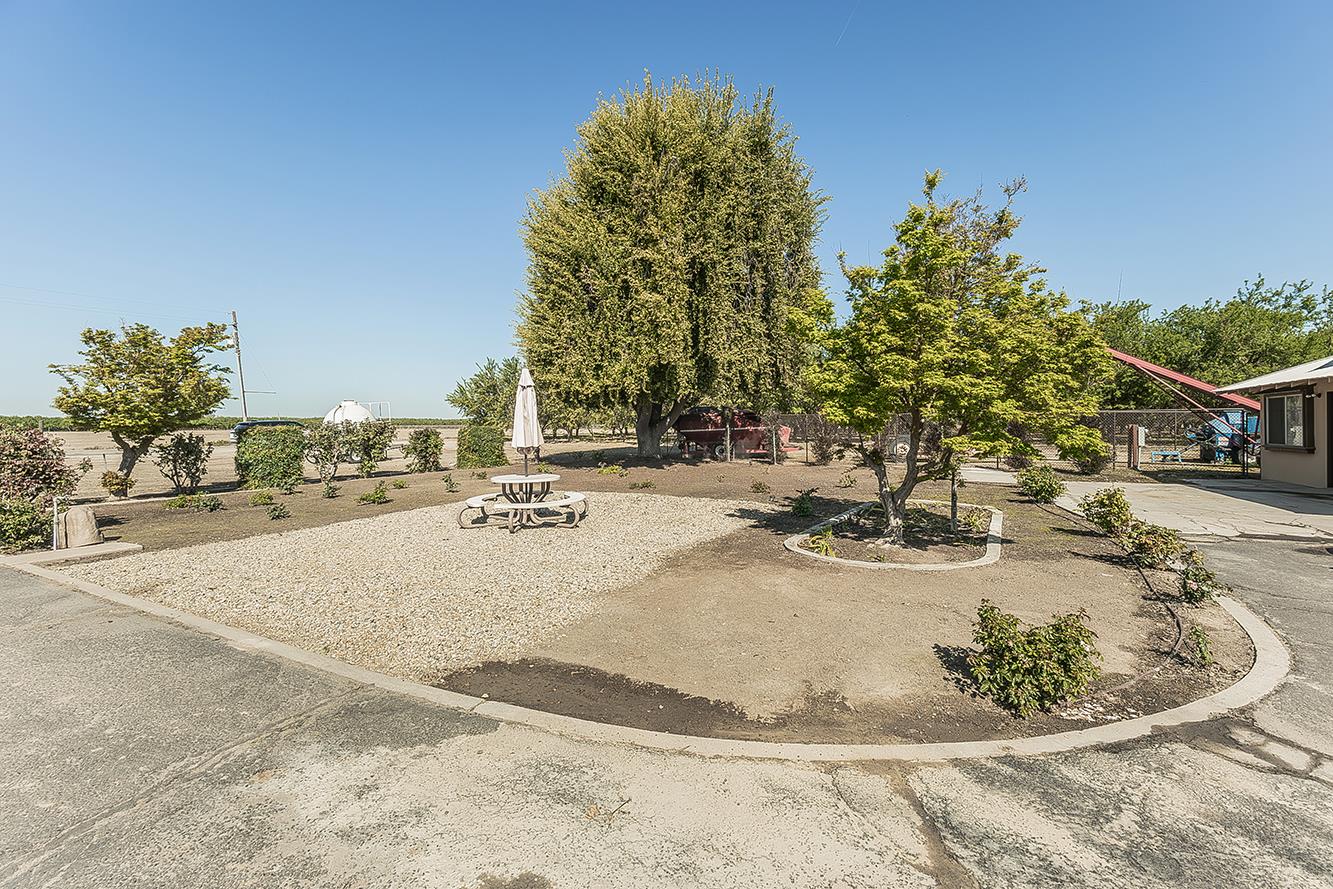 5290 N Bishop Ave, Fresno, CA 93723