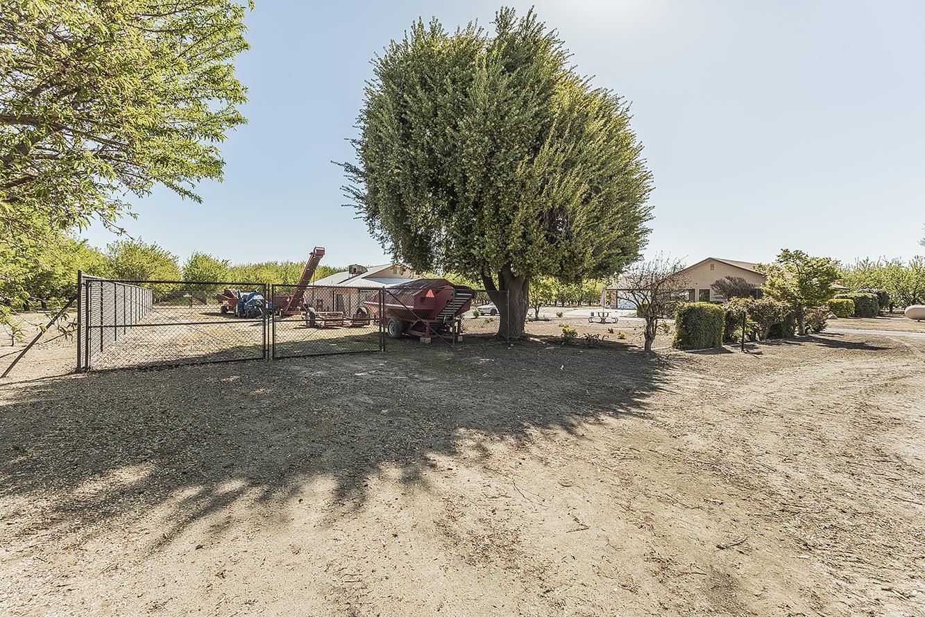 5290 N Bishop Ave, Fresno, CA 93723