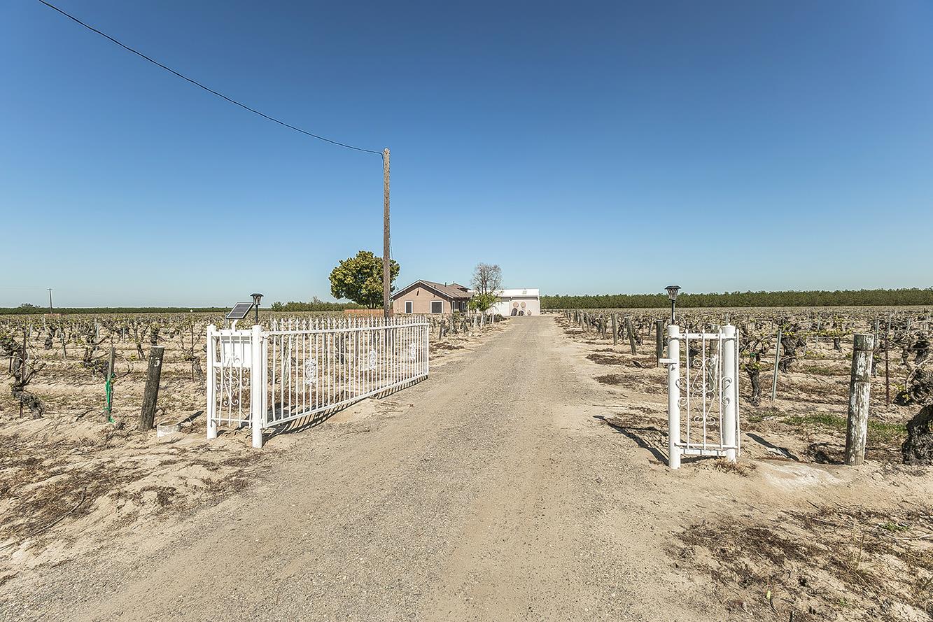 5290 N Bishop Ave, Fresno, CA 93723