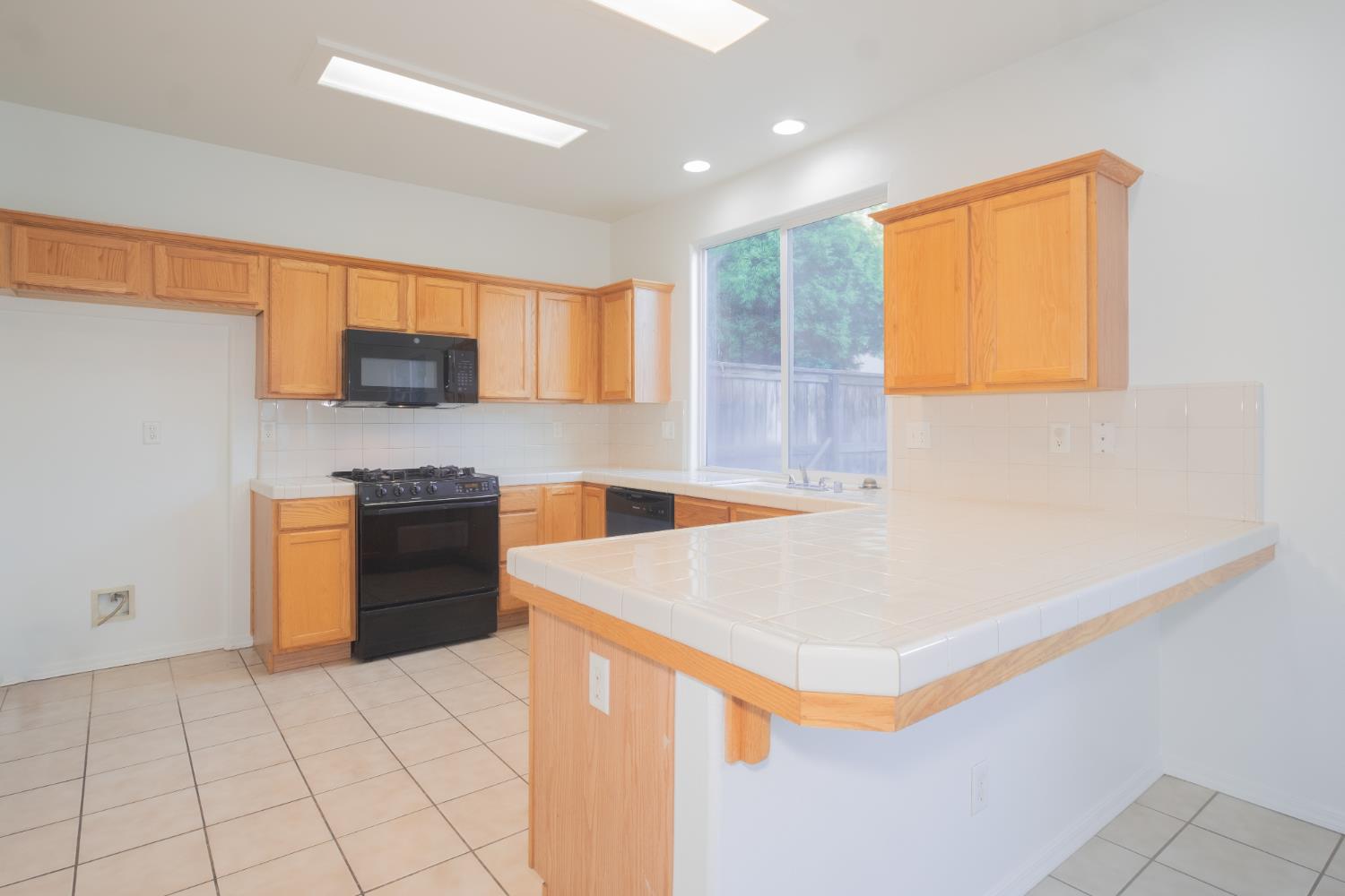 757 W Siena Ln, Clovis, CA 93619