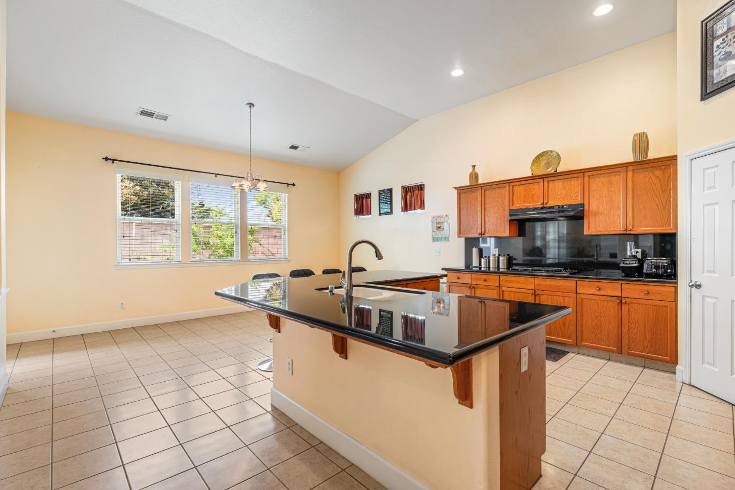 6265 W Menlo Ave, Fresno, CA 93722