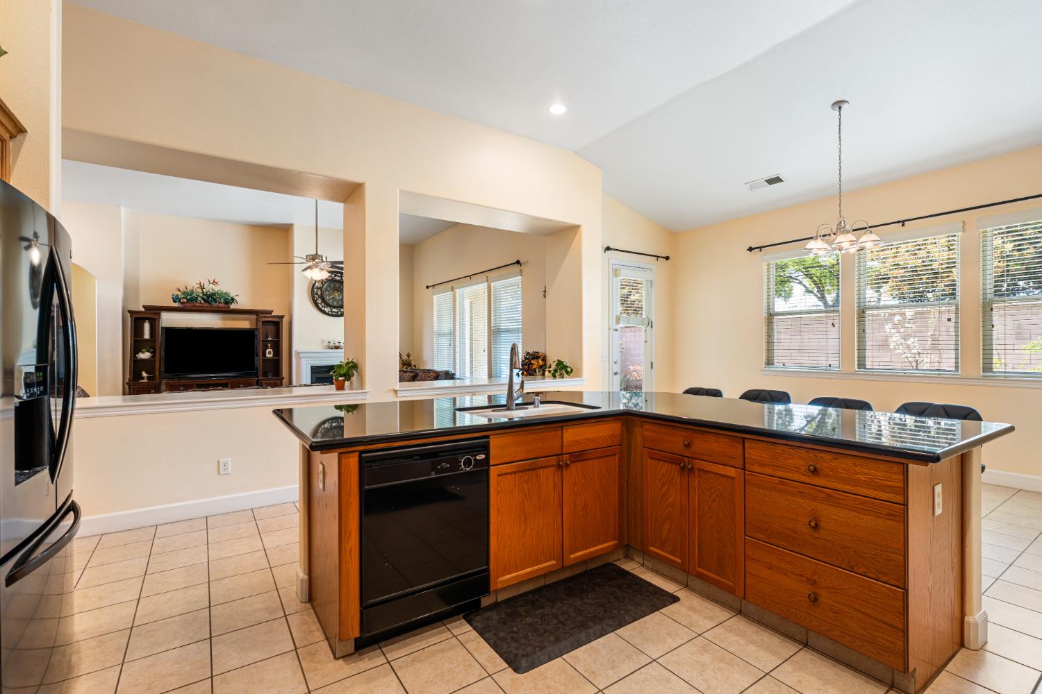 6265 W Menlo Ave, Fresno, CA 93722