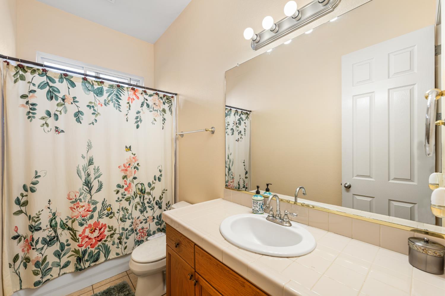 6265 W Menlo Ave, Fresno, CA 93722