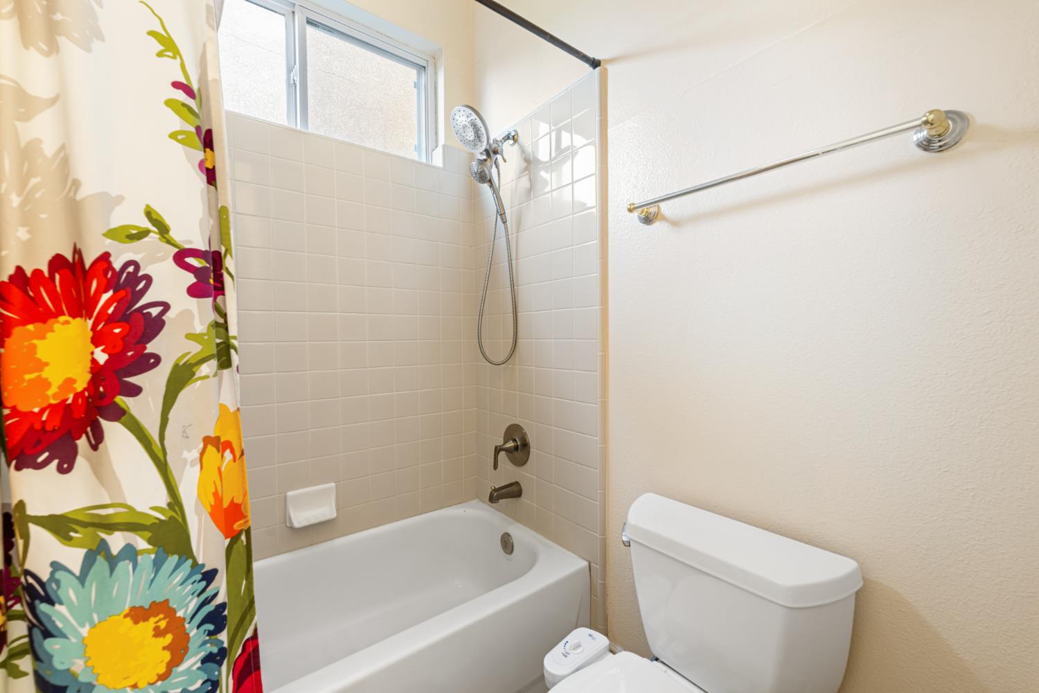 6265 W Menlo Ave, Fresno, CA 93722