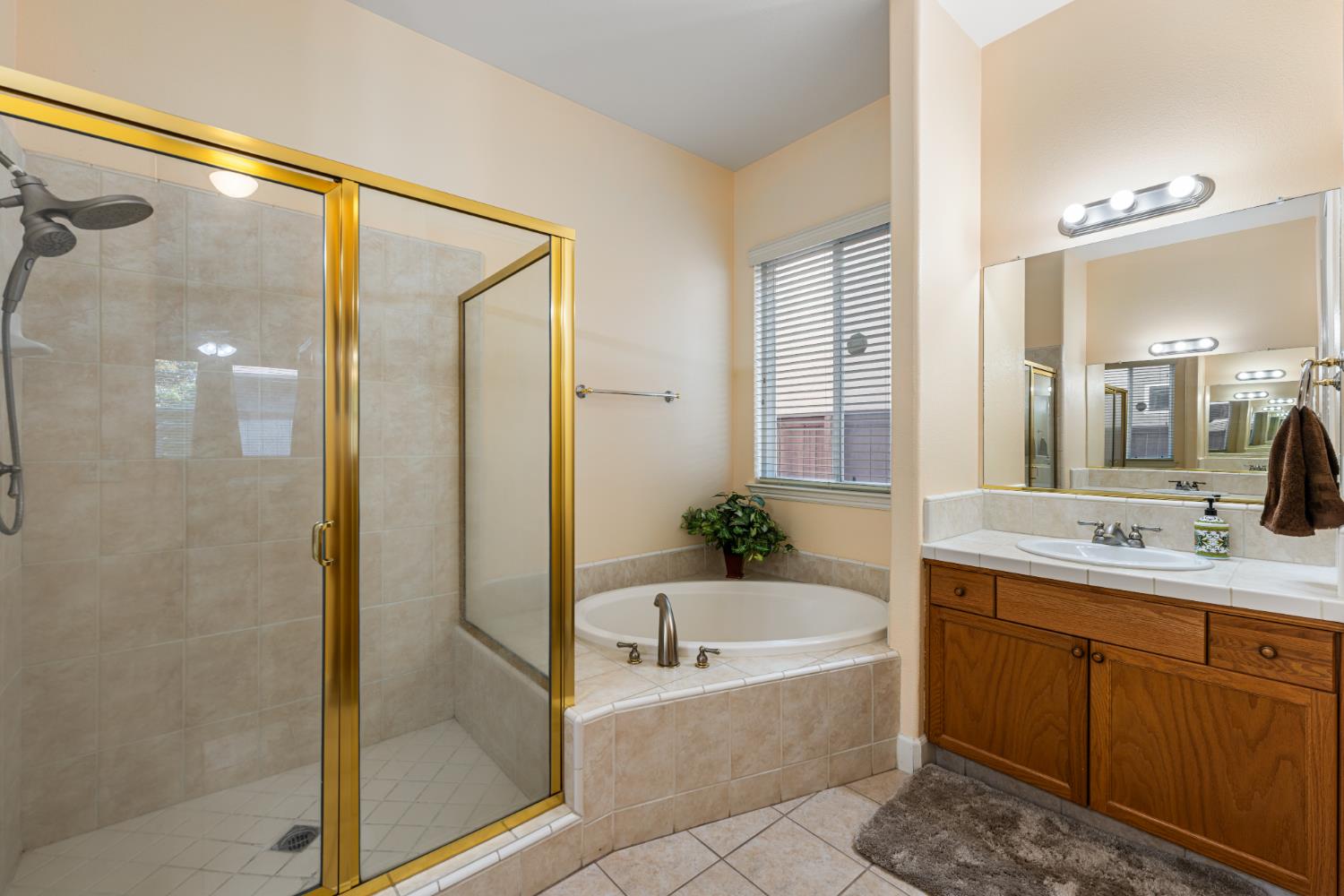 6265 W Menlo Ave, Fresno, CA 93722