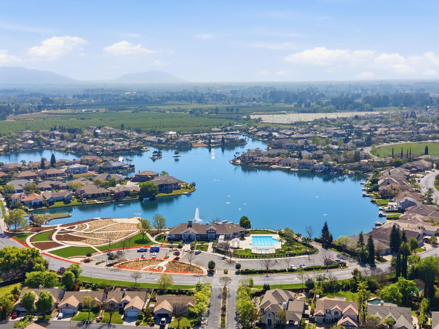 10455 E Greenbury Way, Clovis, CA 93619