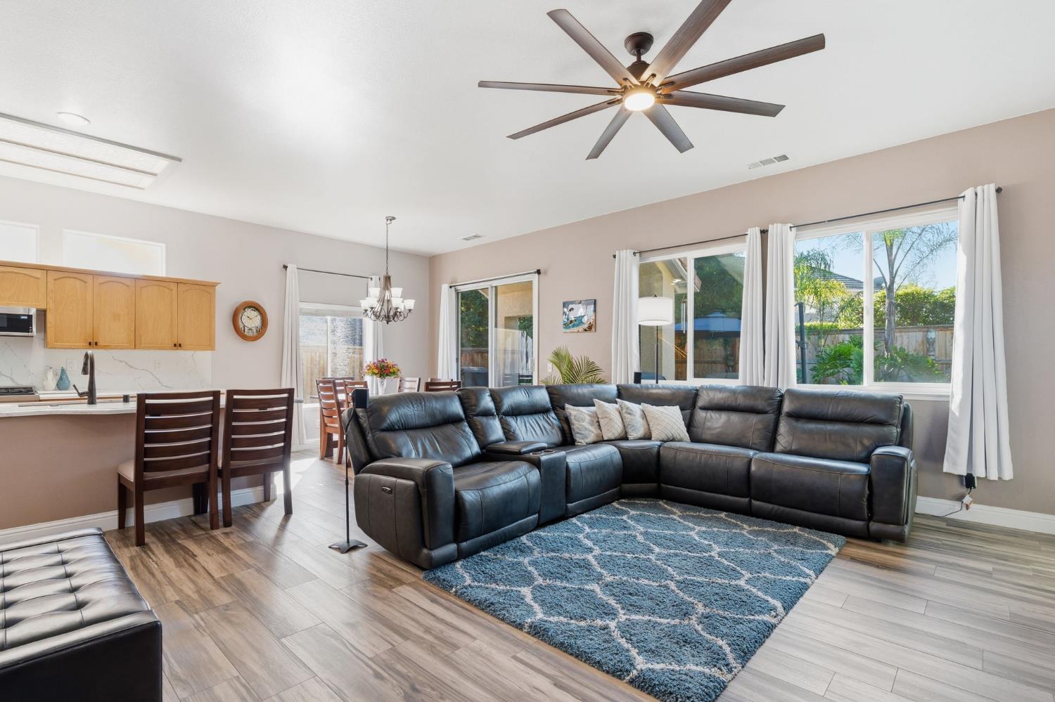 10455 E Greenbury Way, Clovis, CA 93619