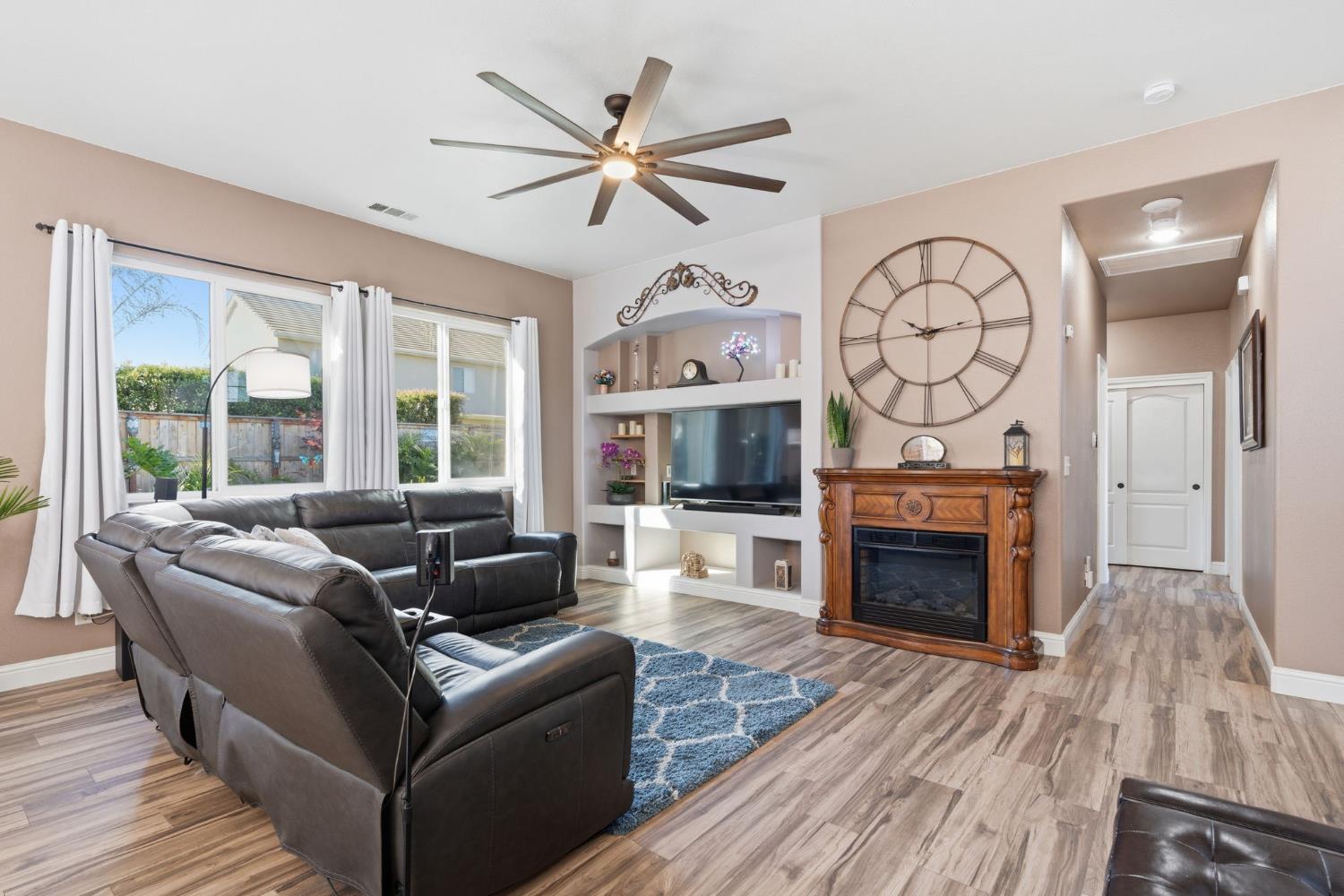 10455 E Greenbury Way, Clovis, CA 93619