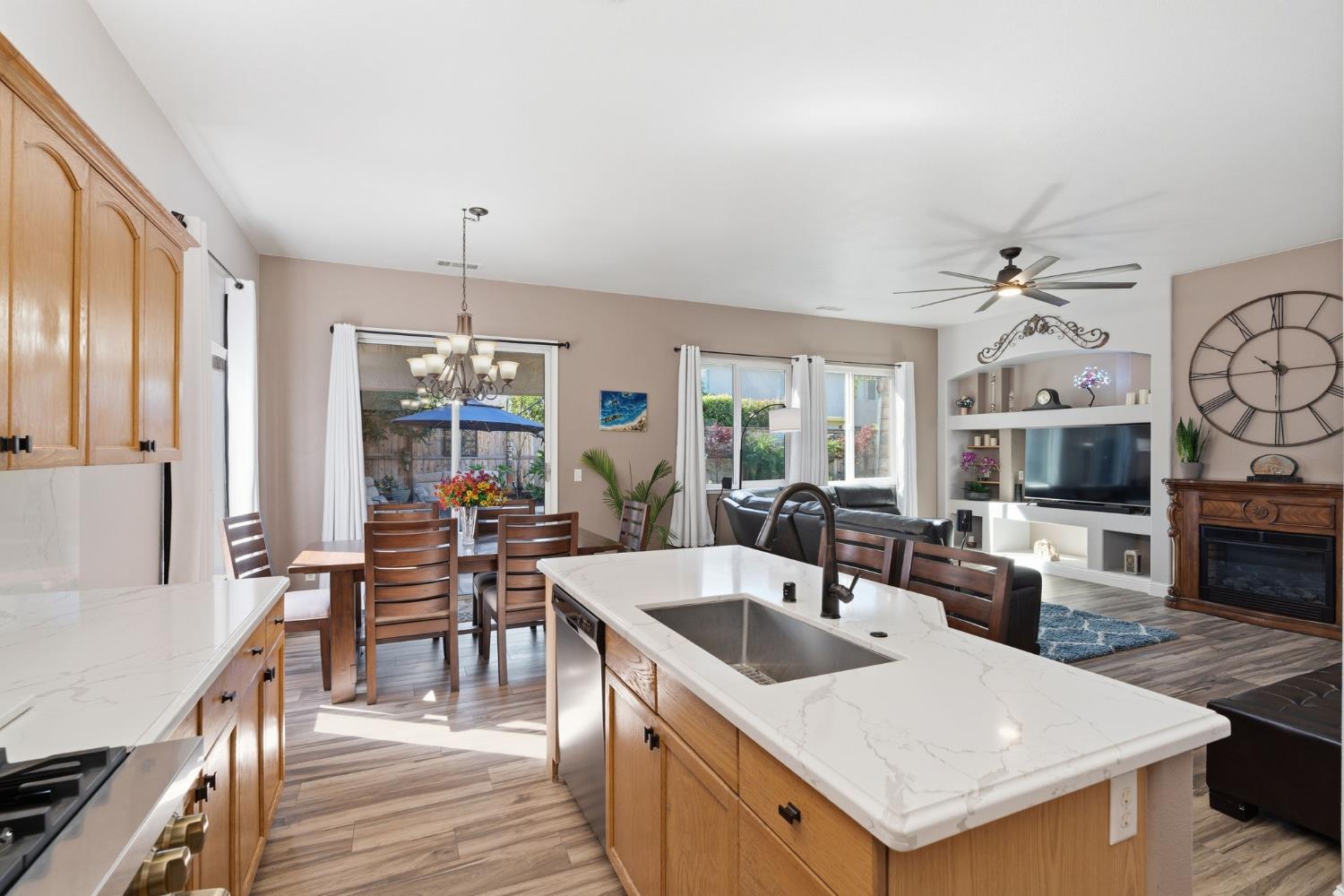 10455 E Greenbury Way, Clovis, CA 93619