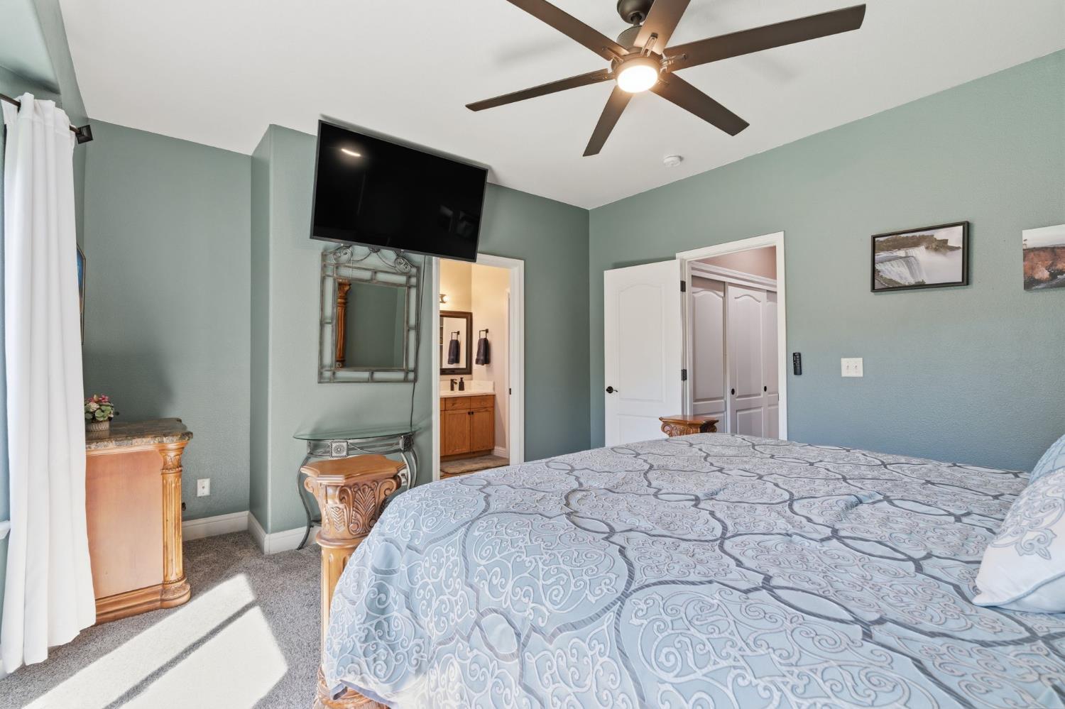 10455 E Greenbury Way, Clovis, CA 93619