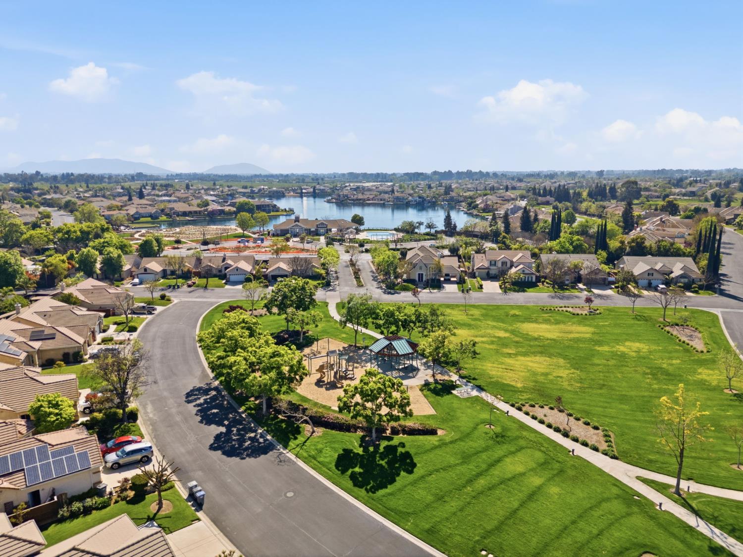 10455 E Greenbury Way, Clovis, CA 93619