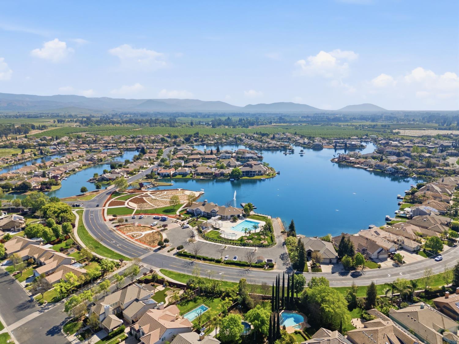 10455 E Greenbury Way, Clovis, CA 93619