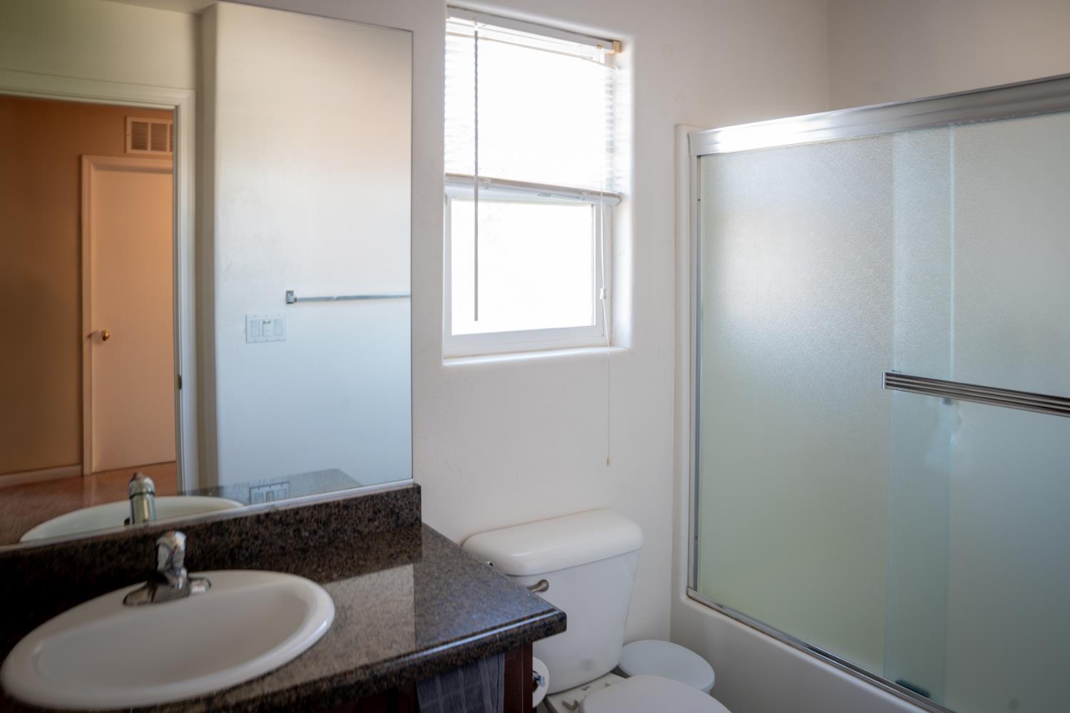 5441 W pine Ave, Fresno, CA 93722