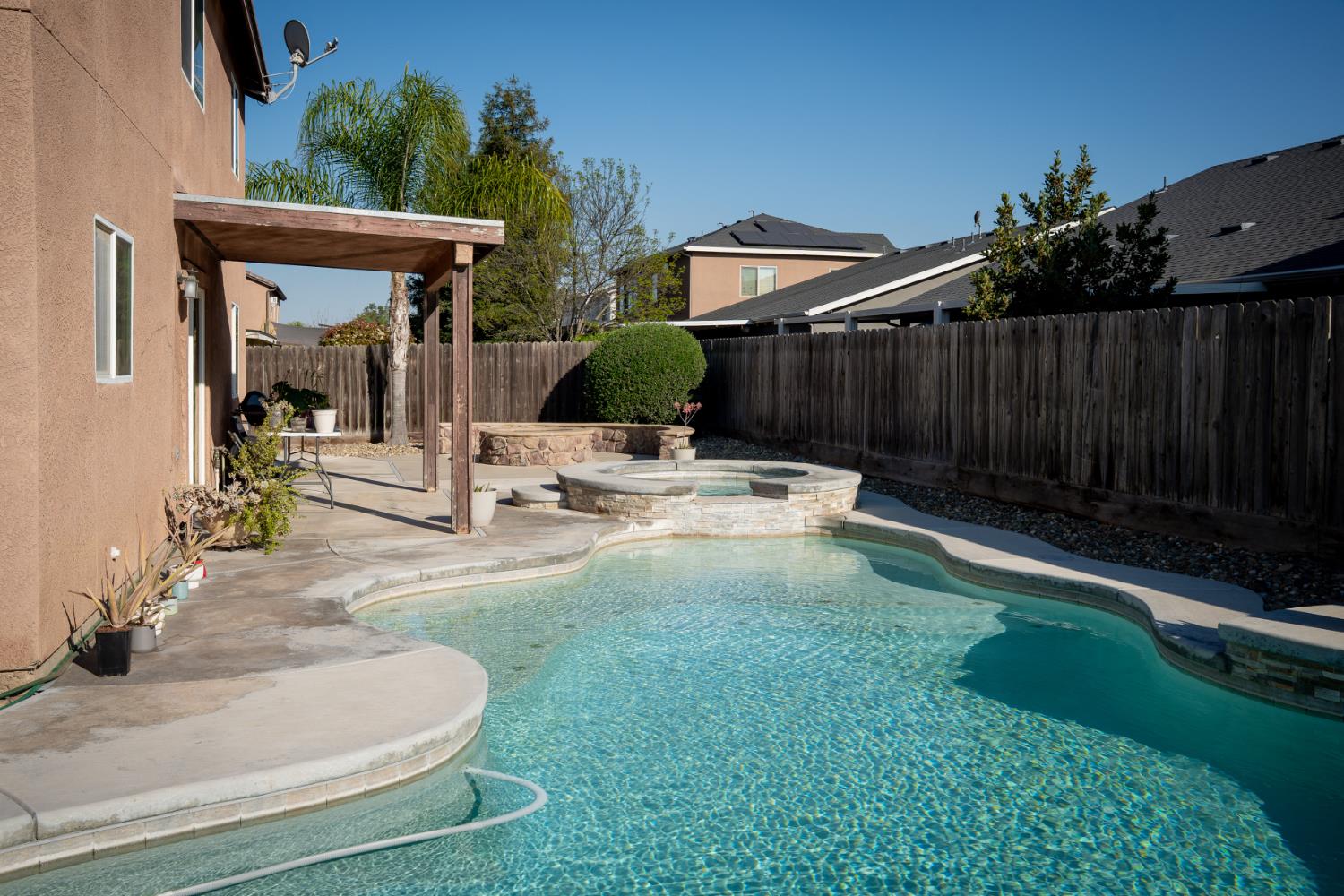 5441 W pine Ave, Fresno, CA 93722