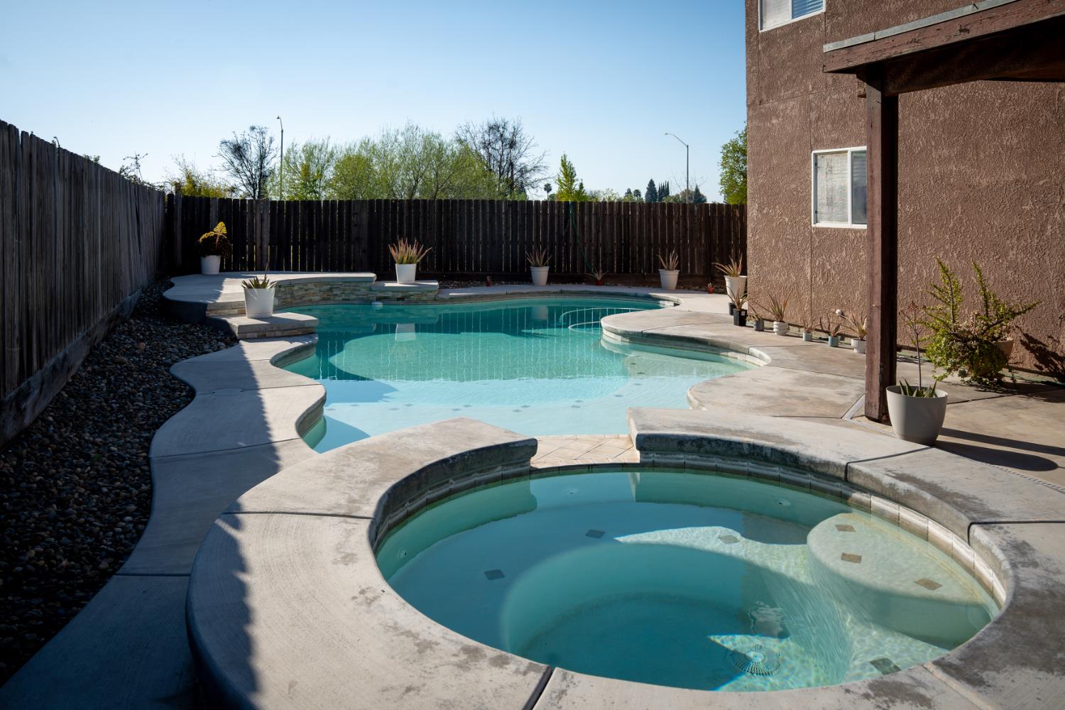 5441 W pine Ave, Fresno, CA 93722