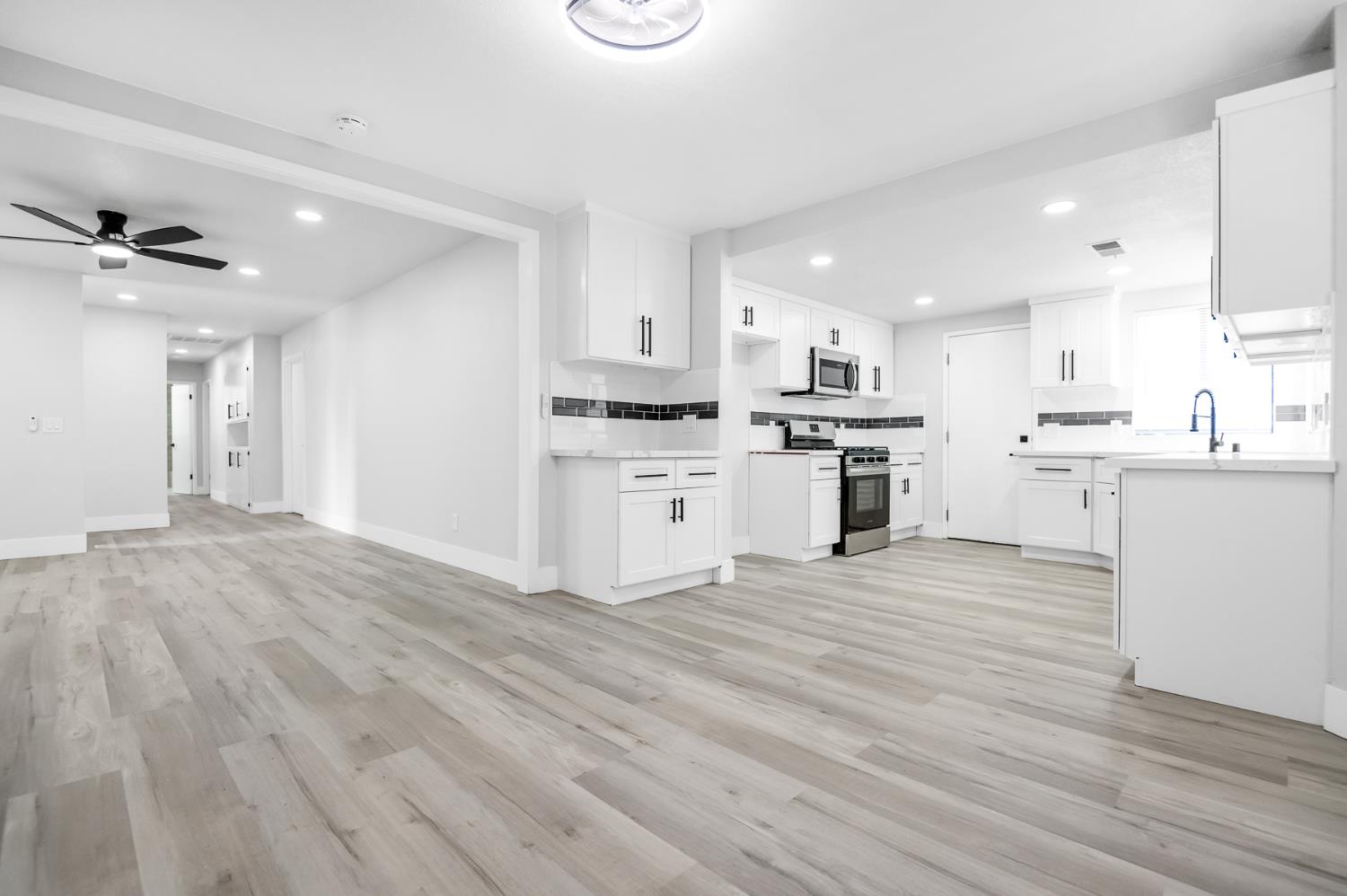 1828 S hillcrest Dr, Visalia, CA 93292