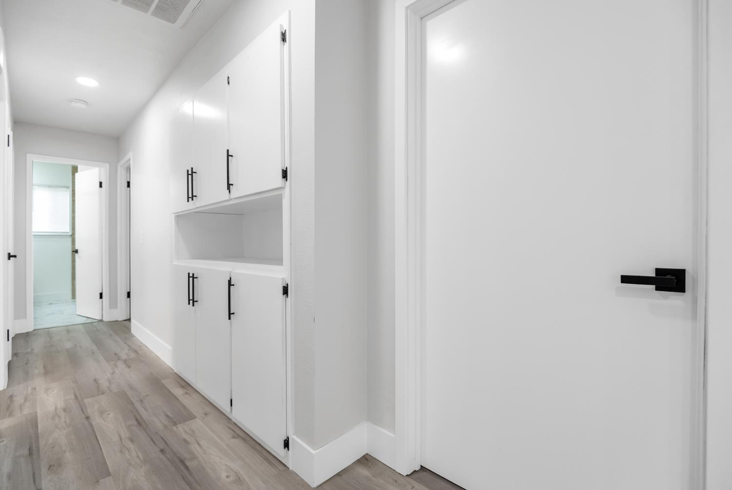 1828 S hillcrest Dr, Visalia, CA 93292