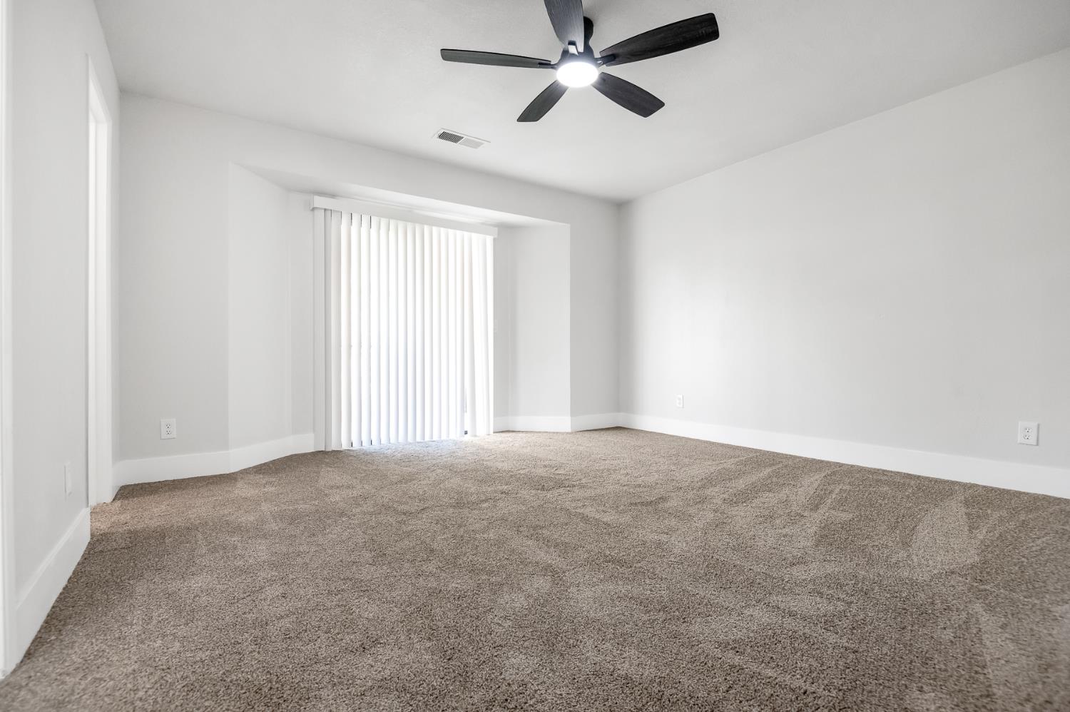 1828 S hillcrest Dr, Visalia, CA 93292