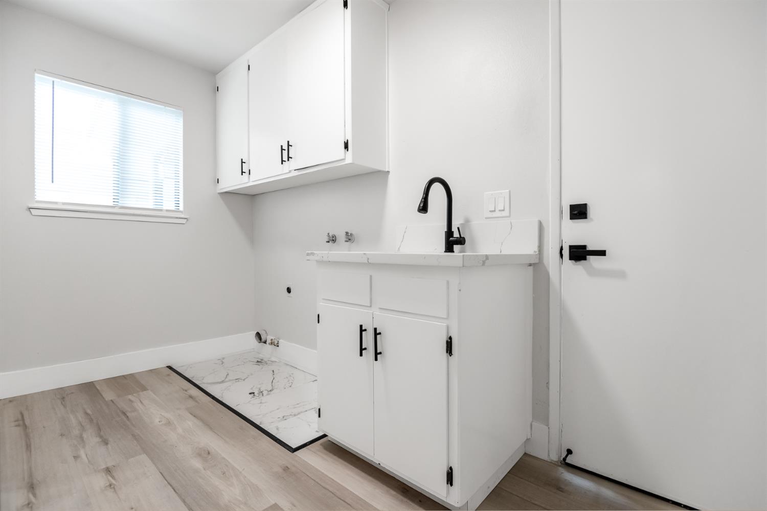 1828 S hillcrest Dr, Visalia, CA 93292