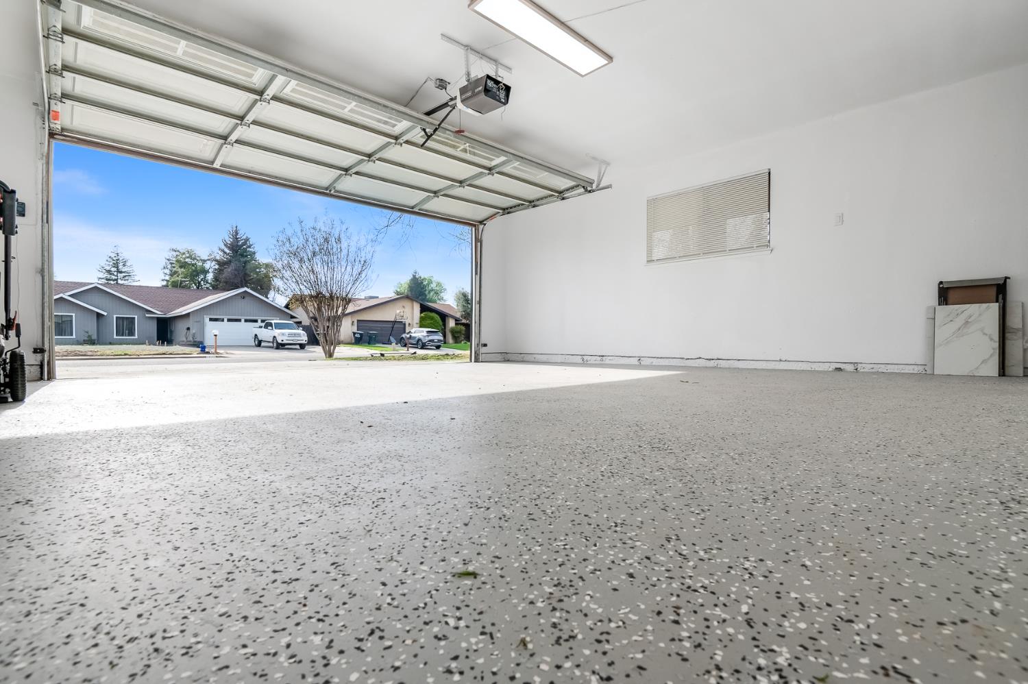 1828 S hillcrest Dr, Visalia, CA 93292