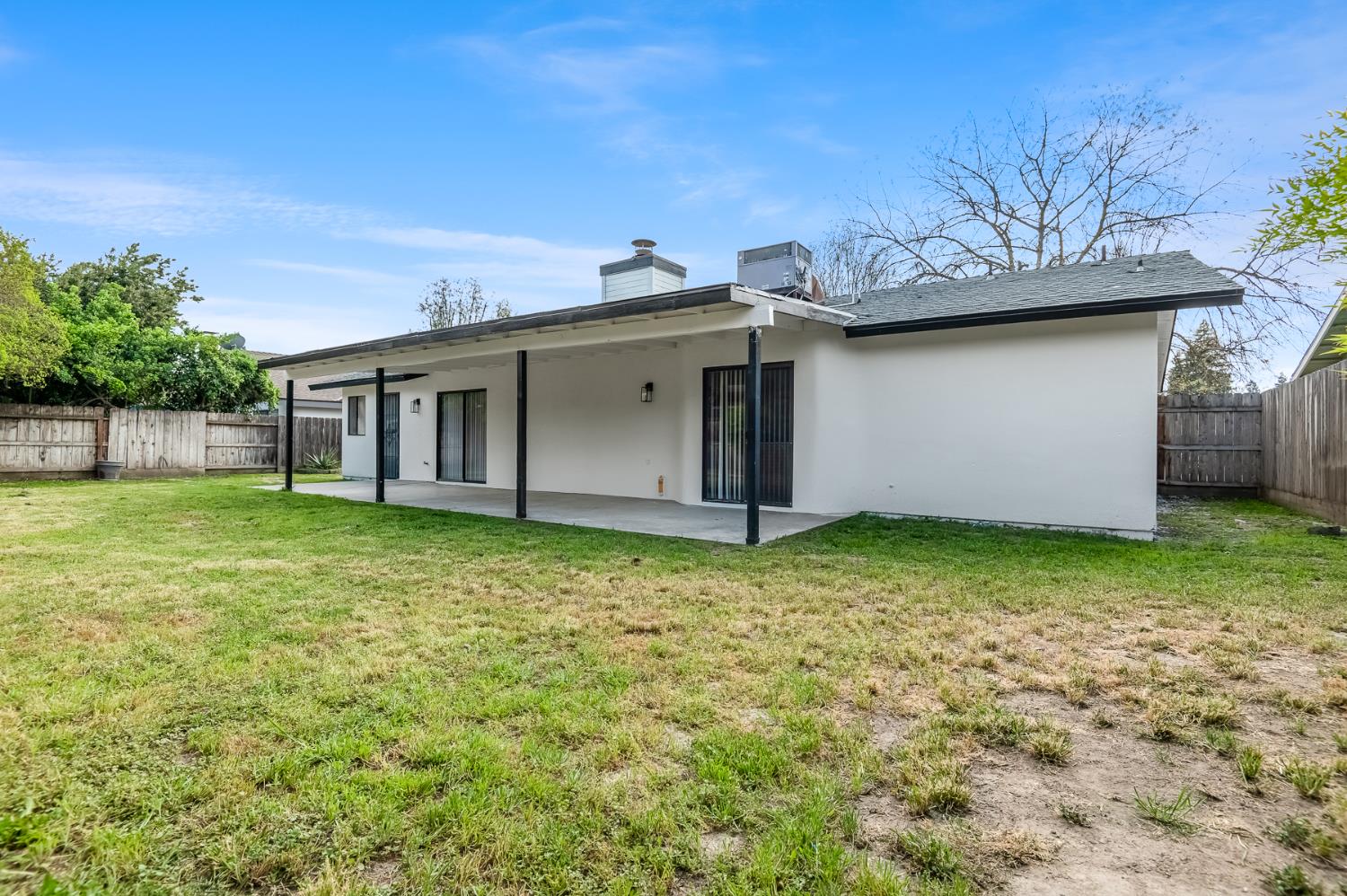 1828 S hillcrest Dr, Visalia, CA 93292