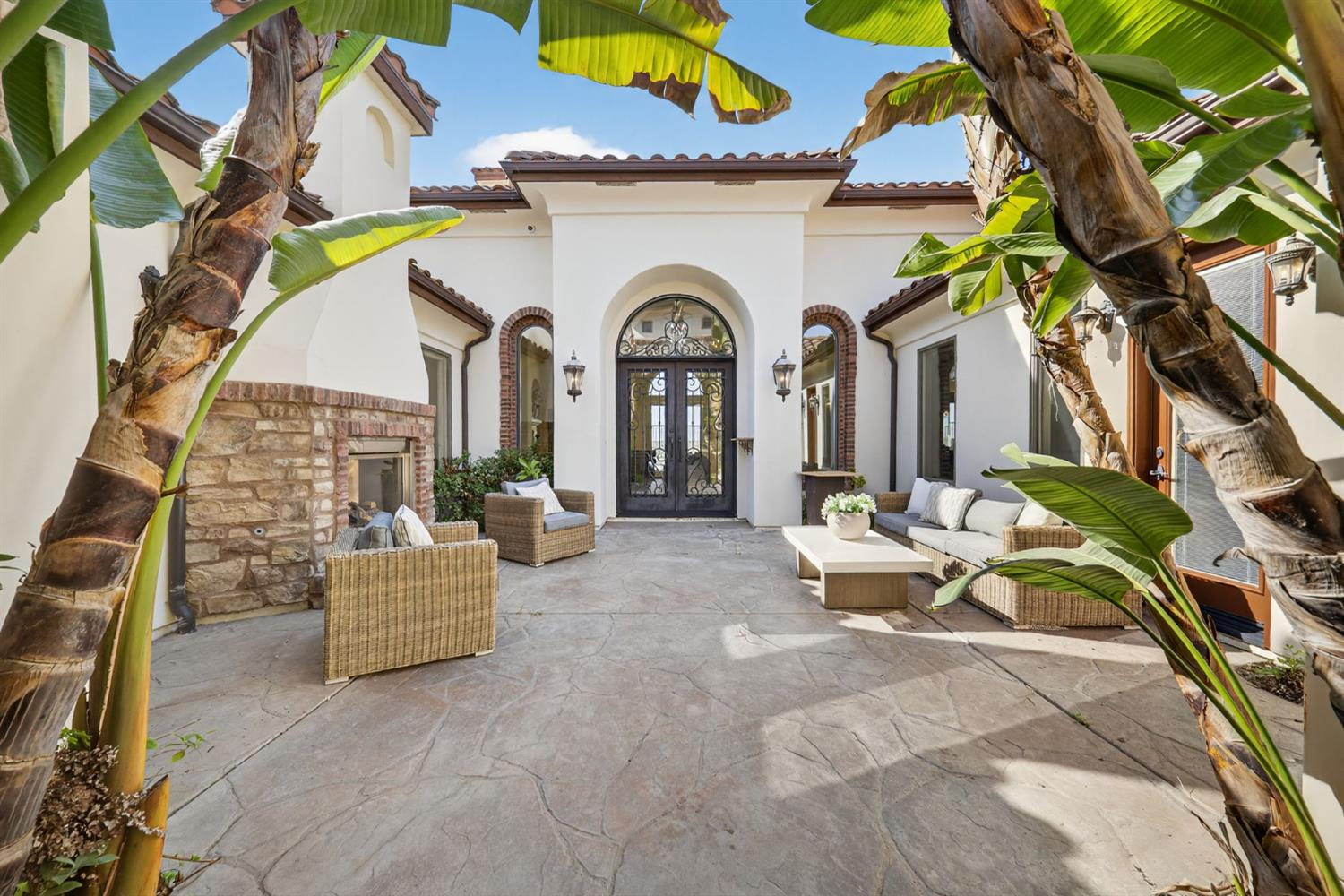 214 W Bluff Ave, Fresno, CA 93711