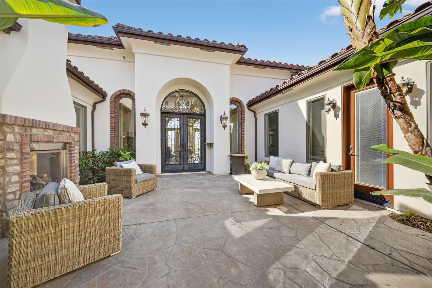 214 W Bluff Ave, Fresno, CA 93711