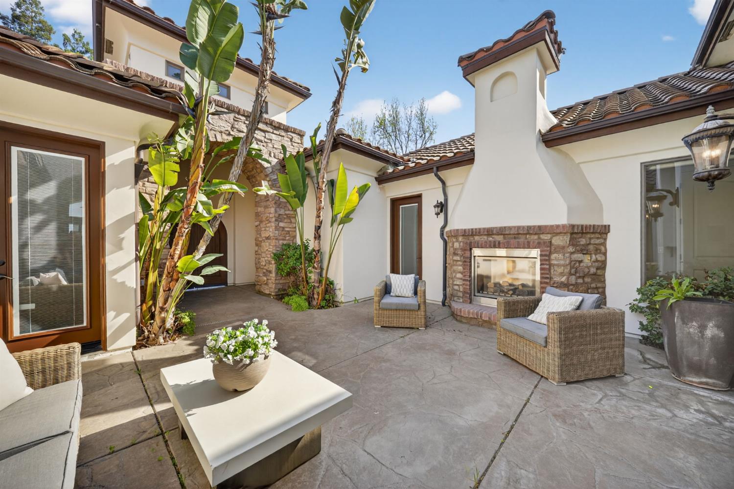 214 W Bluff Ave, Fresno, CA 93711