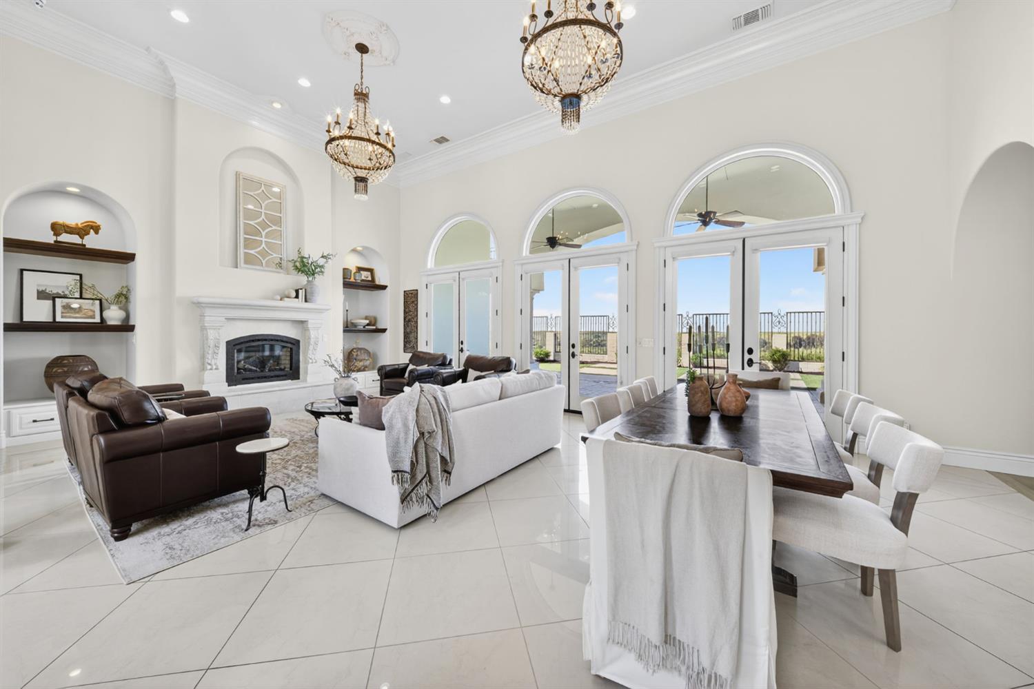 214 W Bluff Ave, Fresno, CA 93711