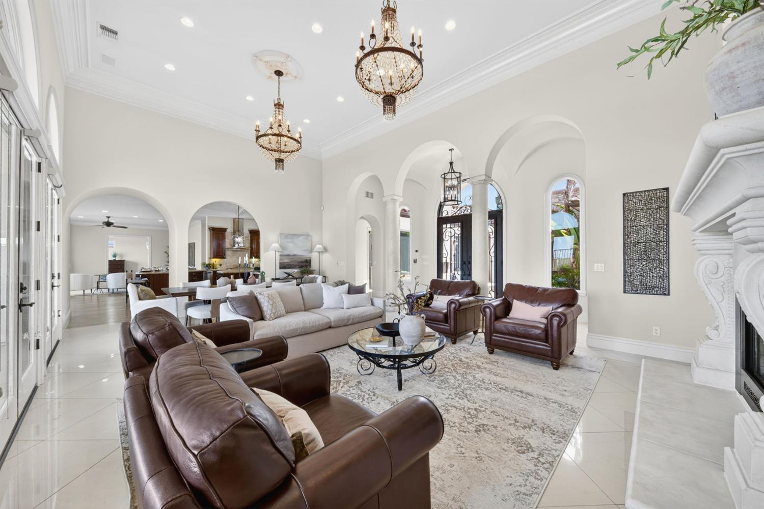 214 W Bluff Ave, Fresno, CA 93711