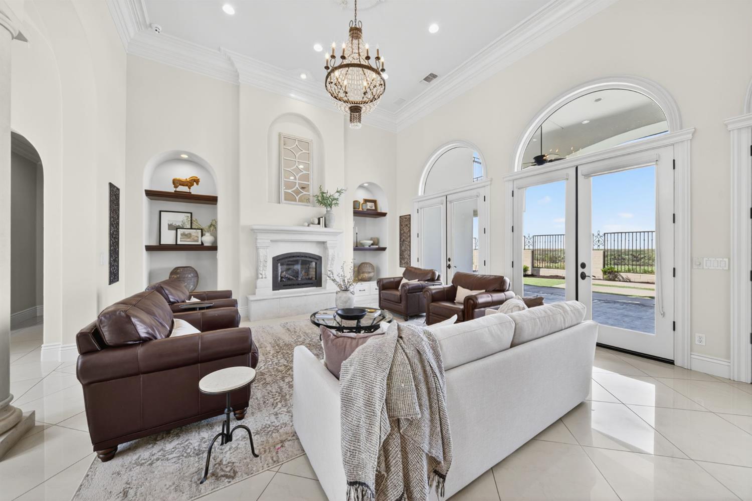 214 W Bluff Ave, Fresno, CA 93711