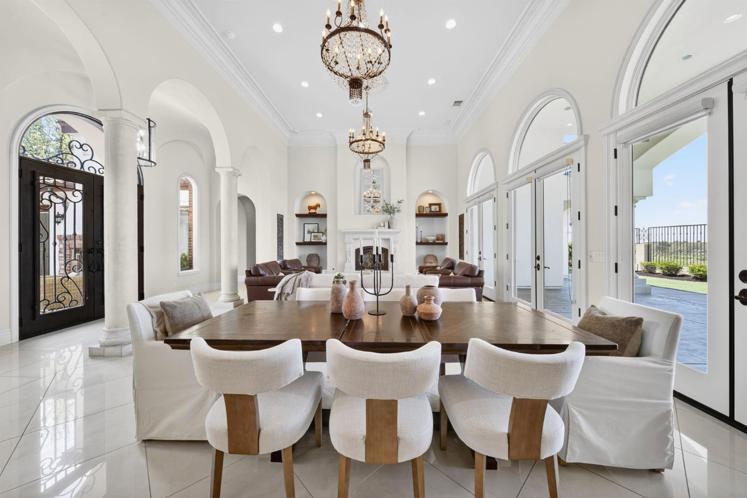 214 W Bluff Ave, Fresno, CA 93711