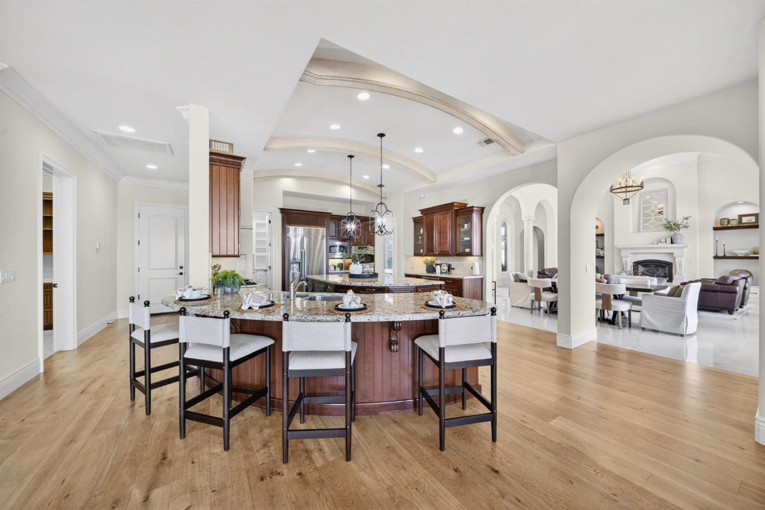 214 W Bluff Ave, Fresno, CA 93711