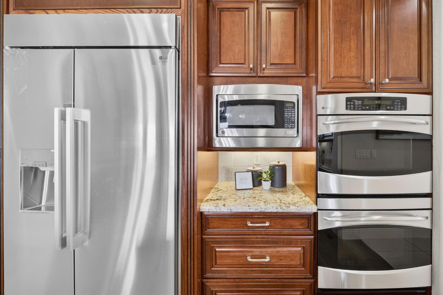 214 W Bluff Ave, Fresno, CA 93711