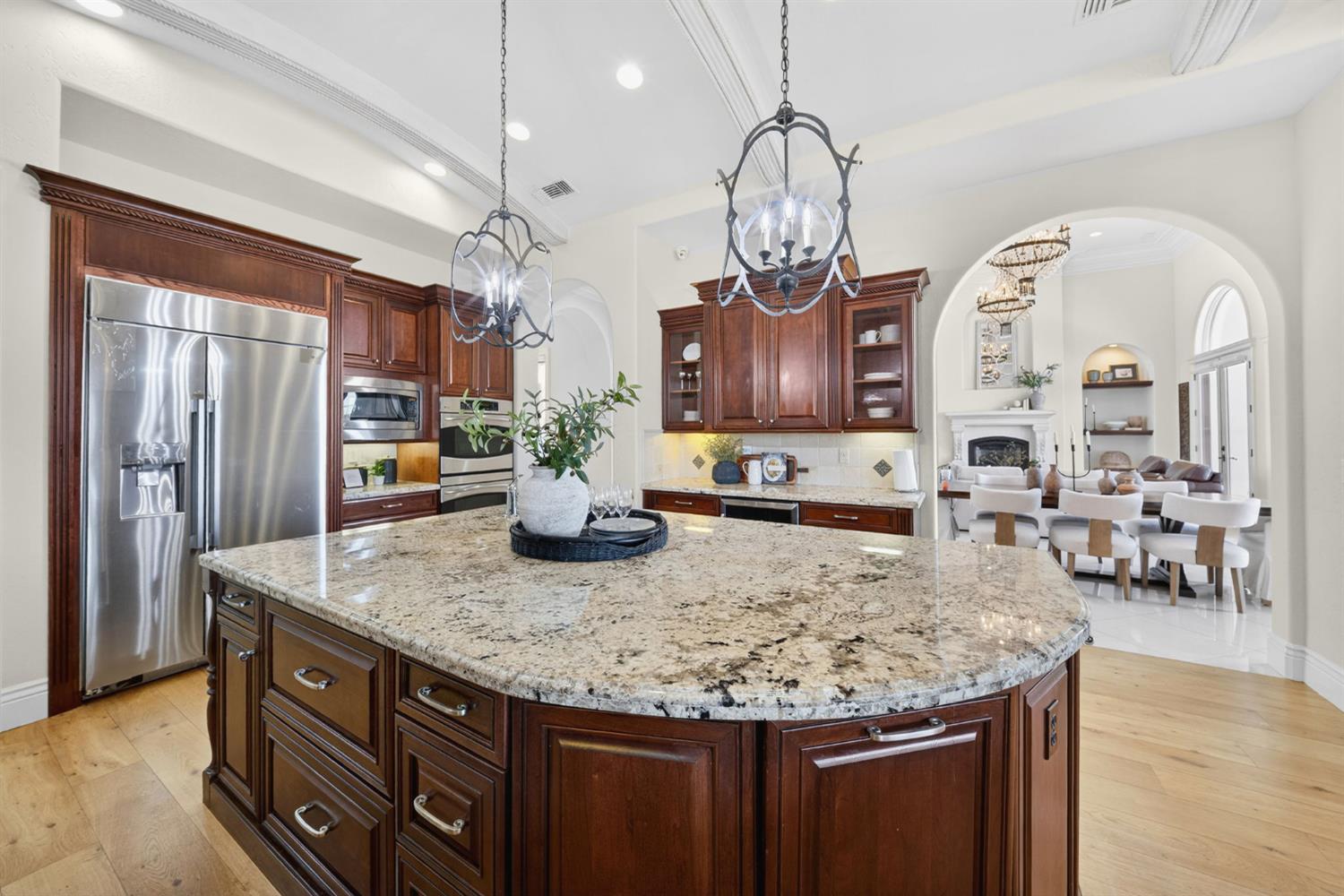 214 W Bluff Ave, Fresno, CA 93711