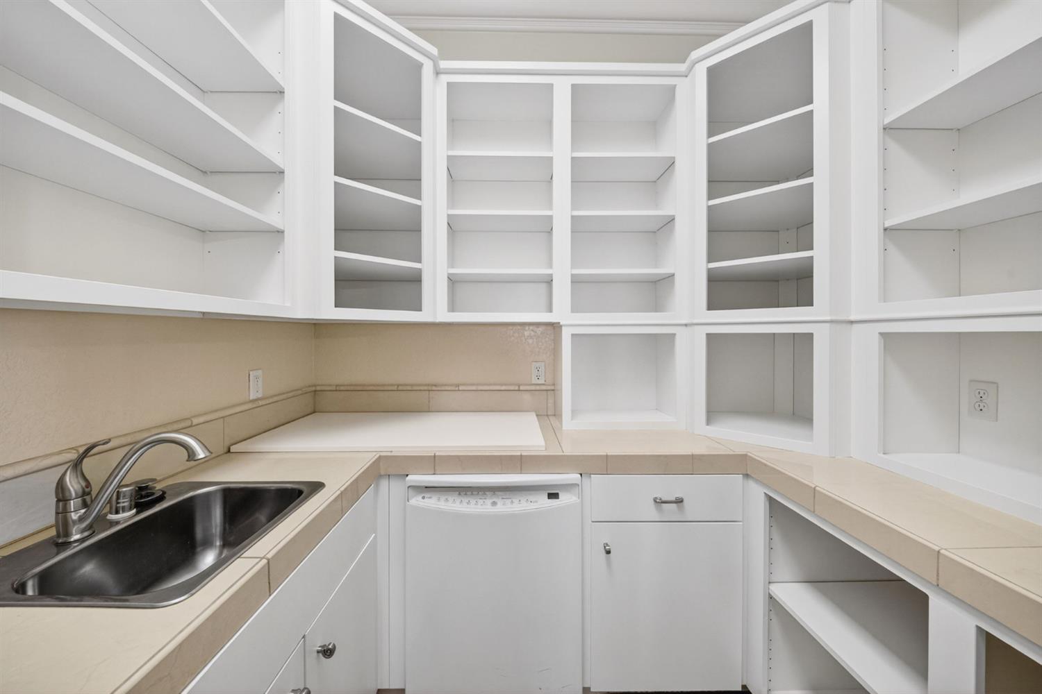 214 W Bluff Ave, Fresno, CA 93711