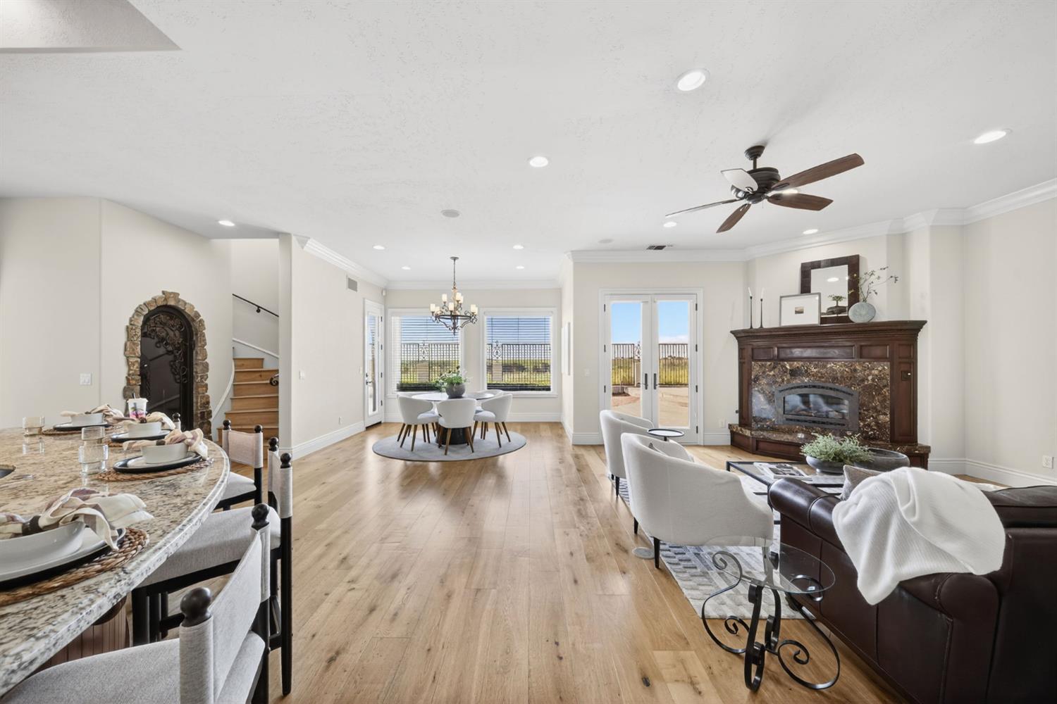 214 W Bluff Ave, Fresno, CA 93711