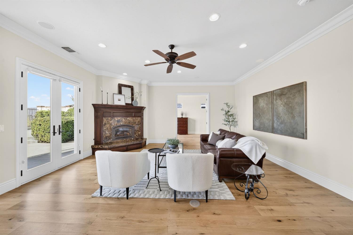 214 W Bluff Ave, Fresno, CA 93711