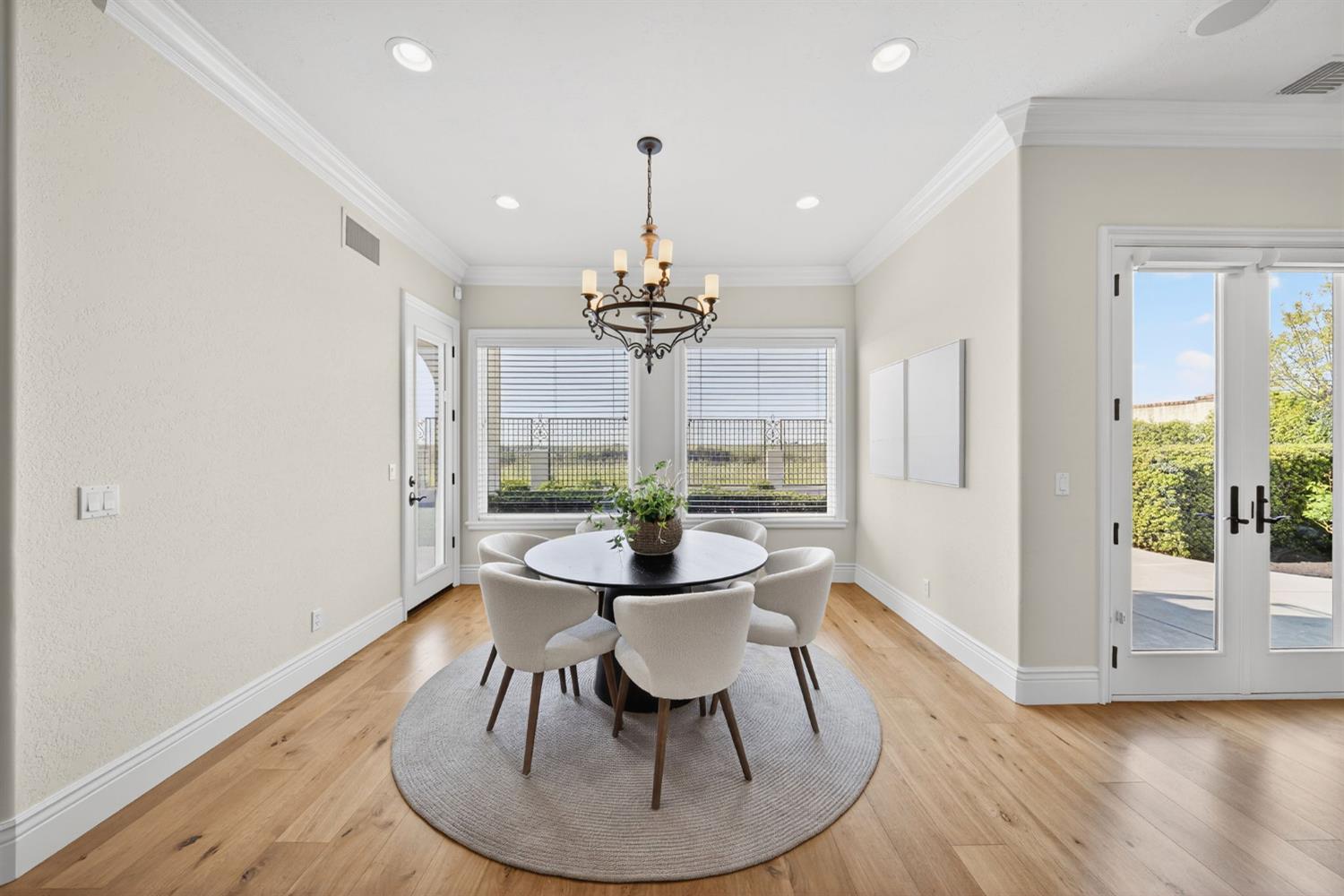 214 W Bluff Ave, Fresno, CA 93711